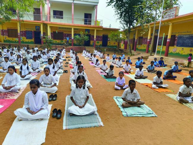 ವಿಶ್ವ ಯೋಗ ದಿನಾಚರಣೆ: ಧ್ಯಾನ ಮಾಡುವದರಿಂದ ಅನೇಕ ದುಶ್ಚಟಗಳು ದೂರವಾಗುತ್ತವೆ 