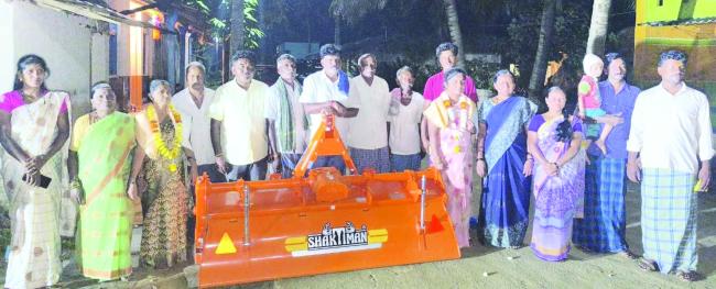 ಗೃಹಲಕ್ಷ್ಮಿ  ಹಣದಿಂದ ಉಳುಮೆ ಮಾಡಲು ರೋಟವೆಟರ್ ಖರೀದಿ 