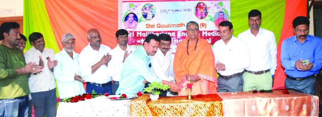 ಸೈನ್ಯ, ಮಾಧ್ಯಮ ರಂಗ, ಕೃಷಿ ರಂಗ ಈ ಕ್ಷೇತ್ರಗಳು ಸಮಾಜದ ಅಭಿವೃದ್ಧಿಗಾಗಿ ಪ್ರಮುಖ ಪಾತ್ರ ವಹಿಸುತ್ತವೆ : ಶಿವಯೋಗಿ ಶಿವಾಚಾರ್ಯ 