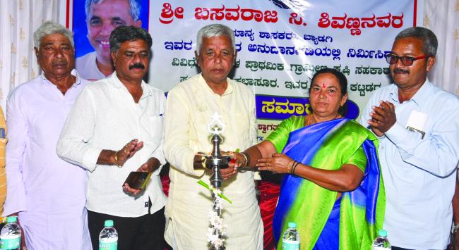 ಚಿಕ್ಕಬಾಸೂರ ಗ್ರಾಮದಲ್ಲಿ ವಿವಿಧೋದ್ದೇಶ ಪ್ರಾಥಮಿಕ ಗ್ರಾಮೀಣ ಕೃಷಿ ಸಹಕಾರ ಸಂಘದ ನೂತನ ಕಟ್ಟಡಕ್ಕೆ ಚಾಲನೆ 