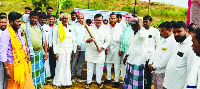 ಉಪ್ಪುಣಸಿ-ಗುಡ್ಡದಮುಳಥಳ್ಳಿ ರಸ್ತೆ ಅಭಿವೃದ್ಧಿ ಕಾಮಗಾರಿಗೆ ಶಾಸಕ ಶ್ರೀನಿವಾಸ ಮಾನೆ ಭಾನುವಾರ ಭೂಮಿಪೂಜೆ