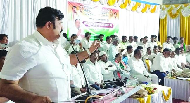 ಪಠಾಣ ಸಮಸ್ಯೆಗಳಿಗೆ ಸ್ಪಂದಿಸಿ ಕೆಲಸ ಮಾಡಬೇಕು :  ಜಯಕುಮಾರ