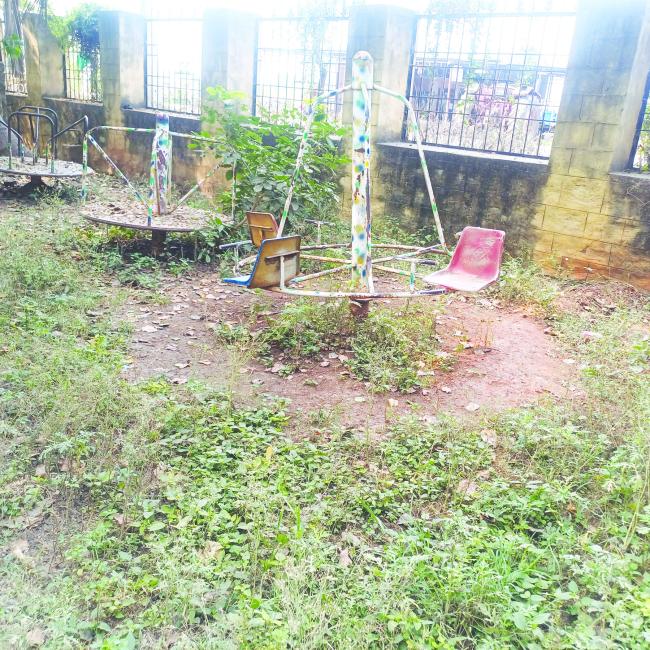 ನಿರ್ವಹಣೆ ಕೊರತೆಯಿಂದ ಬಳಲುತ್ತಿರುವ ಉದ್ಯಾನವನ : ಅಧಿಕಾರಿಗಳ ನಿರ್ಲಕ್ಷ್ಯ