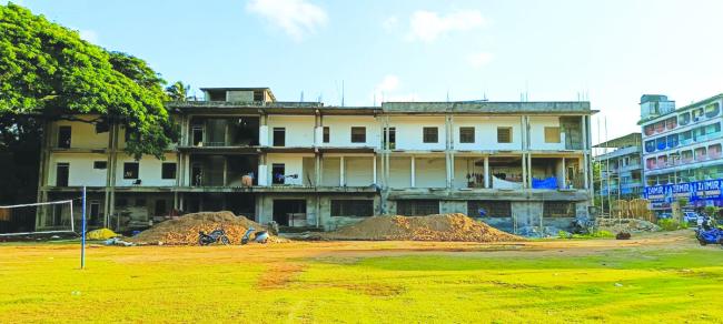 ತಾಲೂಕು ಕ್ರೀಡಾಂಗಣ ಕಾಮಗಾರಿ ಅಪೂರ್ಣ: ಜಿಲ್ಲಾ ಕ್ರೀಡಾಂಗಣಕ್ಕೆ ಭೂಮಿಯ ಹುಡುಕಾಟ