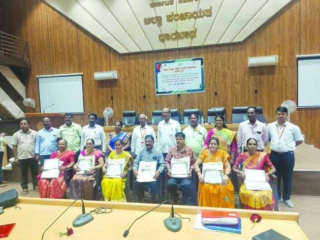  ಜಿಲ್ಲಾ ಪಂಚಾಯತ ಸಭಾಂಗಣದಲ್ಲಿ ಜರುಗಿದ ಗಣಿತ ವಿಷಯದ ವಿಚಾರ ಸಂಕಿರಣ