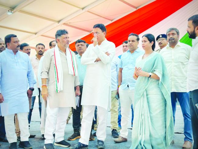 ಕಾಂಗ್ರೆಸ್ ಅಧಿವೇಶನ: ಉಪ ಮುಖ್ಯಮಂತ್ರಿಗಳಿಂದ ಪೂರ್ವಸಿದ್ಧತೆಗಳ ಪರೀಶೀಲನೆ 