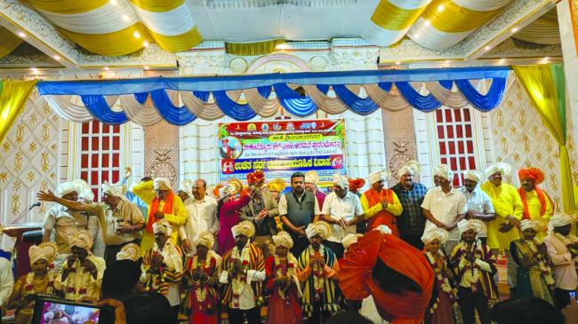 ಉಚಿತ ಸಾಮೂಹಿಕ ವಿವಾಹ : ಅದ್ದೂರಿ ಮೆರವಣಿಗೆ, ಸಂಭ್ರಮಿಸಿದ ವಧು-ವರರು