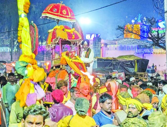 ಮೈಲಾರ: ಆನೆ ರಥದಲ್ಲಿ ಮಲ್ಲಣ್ಣ ದೇವರ ಮೆರವಣಿಗೆ  