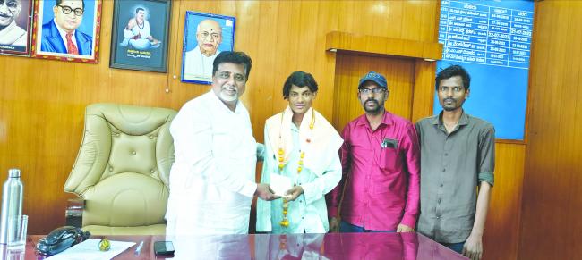  ಟ್ರ್ಯಾಕ್  ರನ್ನಿಂಗ್  ರೇಸ್ ಸ್ಪರ್ಧೆ