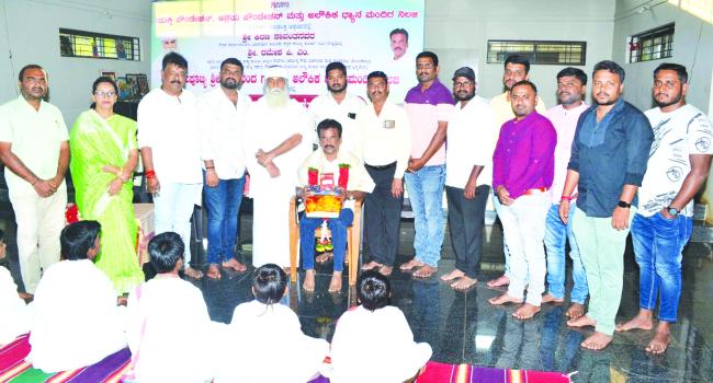 ಆರೋಗ್ಯ ಸೇವೆಯಲ್ಲಿ ಪ್ರಾಮಾಣಿಕತೆ, ಕಳಕಳಿ ಬಹು ಮುಖ್ಯ: ಶಿವಾನಂದ ಗುರೂಜಿ
