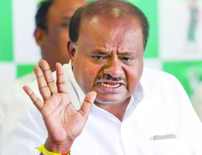 ಉತ್ತಮ ಕರ್ನಾಟಕದ ಅಭಿವೃದ್ಧಿಯ ಕುರಿತು ಚರ್ಚಿಸುವ ಬದಲು,  ವಿರೋಧಿಗಳನ್ನು ಸದೆಬಡೆಯಲು ಪ್ರಯತ್ನಿಸುತ್ತಿದ್ದಾರೆ: HDK