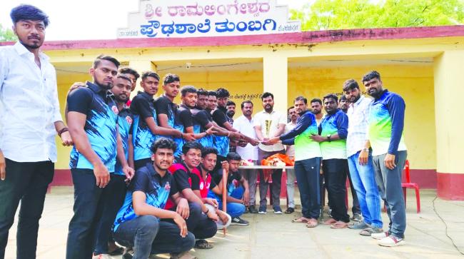 ಕ್ರಿಕೆಟ್ ಪಂದ್ಯಾವಳಿ: ಯಂಗ್ ಸ್ಟಾರ್ ತಂಡಕ್ಕೆ ರೋಚಕ ಗೆಲುವು