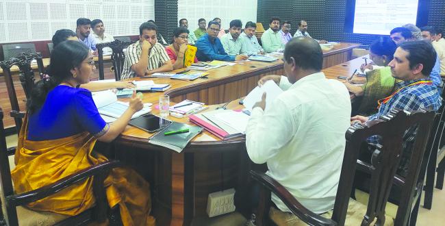 ಜಿಲ್ಲೆಯ ಯುವಕರಿಗೆ ಸ್ಥಳೀಯವಾಗಿ ಉತ್ತಮ ಉದ್ಯೋಗ ಸೃಷ್ಠಿಸಿ: ಜಿಲ್ಲಾಧಿಕಾರಿ