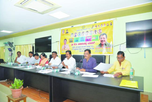 ಪಂಚ ಗ್ಯಾರಂಟಿ ಸಾಮಾನ್ಯ ಜನರಿಗೆ ವರದಾನ, ಅರ್ಹರಿಗೆ ತಲುಪಿಸುವಲ್ಲಿ ಪ್ರಗತಿ ಸಾಧಿಸಿ: ಚಿದಾನಂದಪ್ಪ.ಕೆ.ಇ