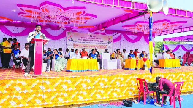 4ನೇ ವಾರ್ಷಿಕ ಆರ್‌.ಡಿ.ಪಿ.ಆರ್‌. ಕ್ರೀಡಾಕೂಟ-2024 ಉದ್ಘಾಟನೆನಿರಂತರ ಕೆಲಸದ ಒತ್ತಡದ ನಡುವೆ ಆರೋಗ್ಯದ ಕಡೆಗೆ ಗಮನವಿರಲಿ: ಜಿಲ್ಲಾ ಪೊಲೀಸ್ ವರಿಷ್ಠಾಧಿಕಾರಿ ಲಕ್ಷ್ಮಣ ನಿಂಬರಗಿ