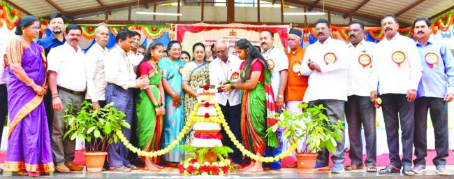 ಮಕ್ಕಳಲ್ಲಿರುವ ಪ್ರತಿಭೆ ಅನಾವರಣಕ್ಕೆ  ಪ್ರತಿಭಾ ಕಾರಂಜಿ ಒಂದು ವೇದಿಕೆಯಾಗಿದೆ -ಶಿವಲೀಲಾ ಕುಲಕರ್ಣಿ