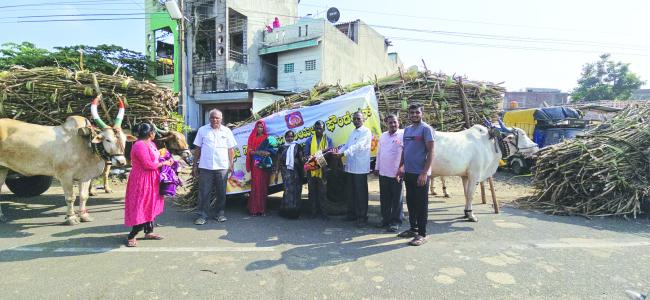 ಕಬ್ಬು ಕಟಾವು ಕಾರ್ಮಿಕರಿಗೆ ಸೋಶಿಯಲ್ ಫೌಂಡೇಶನ ರಗ್ಗುಗಳ ವಿತರಣೆ