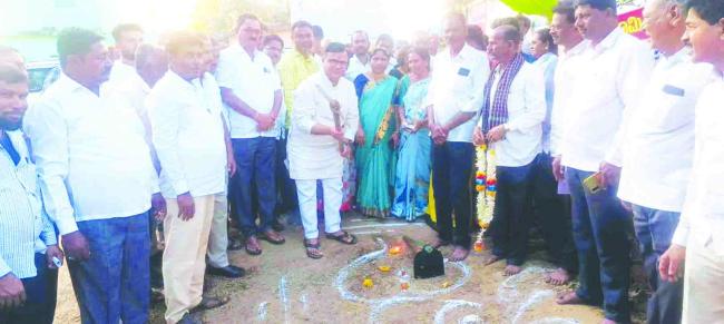 ರಸ್ತೆ ಅಭಿವೃದ್ಧಿ ಕಾಮಗಾರಿಗಳಿಗೆ  ಶ್ರೀನಿವಾಸ ಮಾನೆ ಭೂಮಿಪೂಜೆ  