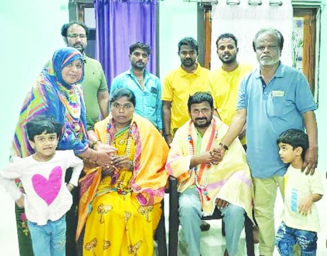 ಗ್ರಾಮ ಪಂಚಾಯಿತಿ  ಅಧ್ಯಕ್ಷೆ ಶ್ವೇತಾ ಡಂಬಳಗೆ ಸನ್ಮಾನ