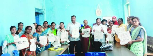 ವಿಶೇಷ ತರಬೇತಿ ಪಡೆದುಕೊಂಡು ಮಹಿಳೆಯರು ಸ್ವಾವಲಂಬಿಗಳಾಗಿ ಉನ್ನತ ಸ್ಥಾನಮಾನಗಳಿಸಬೇಕು