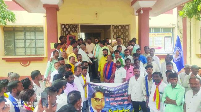 ಶಿರಹಟ್ಟಿ ಬಂದ್ ಯಶಸ್ವಿ : ವಿವಿಧ ಸಂಘಟನೆಗಳಿಂದ ಅಮಿತ್ ಶಾ ಕೇಂದ್ರ ಸಂಪುಟದಿಂದ ವಜಾಕ್ಕೆ ಆಗ್ರಹ