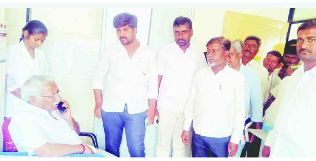 ಆರ್ ಬಿ ತಿಮ್ಮಾಪುರರವರು ಸರಕಾರಿ ಆಸ್ಪತ್ರೆಗೆ ಭೇಟಿ