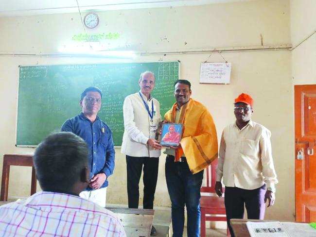 ಹರಳಯ್ಯ ಶಾಲೆಗೆ ಬಿಇಒ ಭೇಟಿ- ಮಕ್ಕಳ ಶೈಕ್ಷಣಿಕ ಪ್ರಗತಿ ಪರೀಶೀಲನೆ- ಎಸ್ಸೆಸ್ಸೆಲ್ಸಿ ಫಲಿತಾಂಶ ವೃದ್ಧಿಗೆ ಶ್ರಮಿಸಲು ಸಲಹೆ