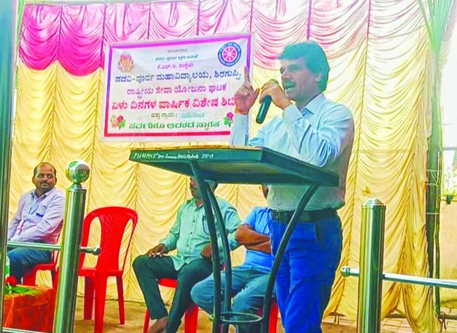 ರೈತರು ತಮ್ಮ ಜಮೀನಿನಲ್ಲಿ ಆಧುನಿಕತೆಯನ್ನು ಅಳವಡಿಸಿ ಕಡಿಮೆ ರಾಸಾಯನಿಕ ಗೊಬ್ಬರ ನೀರು ಬೆಳಿಸಿ