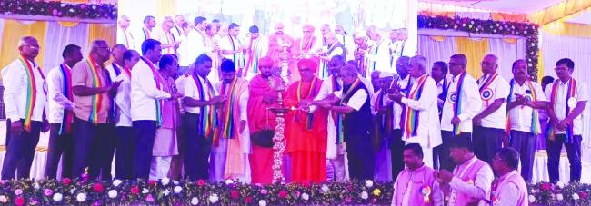 ಸಹಕಾರಿ ಕ್ಷೇತ್ರದಲ್ಲಿ ರಾಜಕೀಯ ಸಲ್ಲದು: ರಮೇಶ ಕತ್ತಿ ಹುಲ್ಲೋಳಿ ಅರಿಹಂತ ಸೌಹಾರ್ದ ಸಹಕಾರಿ ಸಂಘದ ಬೆಳ್ಳಿ ಹಬ್ಬದ ಮಹೋತ್ಸವ