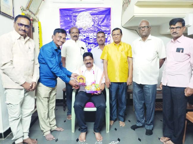 ಅವರು ನಾವು ಪಡೆದದ್ದನ್ನು ಸಮಾಜಕ್ಕೆ ಮರಳಿ ಕೊಡುವ ಗುಣವಿರಬೇಕು: ಪ್ರಕಾಶ ಶೆಟ್ಟಿ