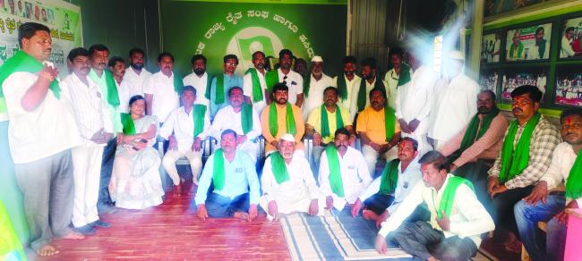 ರೈತ ದೇಶದ ಬೆನ್ನೆಲುಬು ಎನ್ನಬೇಕಾದರೆ ಎಲ್ಲರೂ ರೈತರನ್ನು ಗೌರವಿಸಬೇಕು : ಪೂಜೇರಿ 