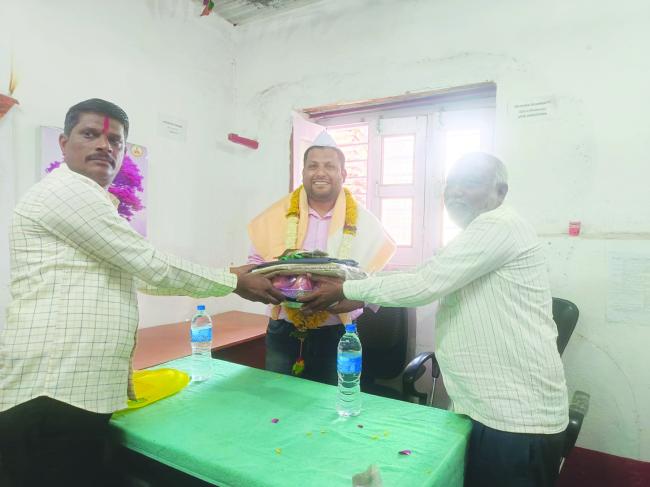 ಪೋಸ್ಟ್‌ ಮಾಸ್ಟರ್ ಎಂ ಎಚ್ ನಧಾಪ್ ಅವರಿಗೆ ಸನ್ಮಾನ  