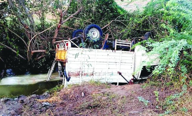 ಬೊಲೆರೋ ವಾಹನ ಉರುಳಿ ಇಬ್ಬರ ಸಾವು 