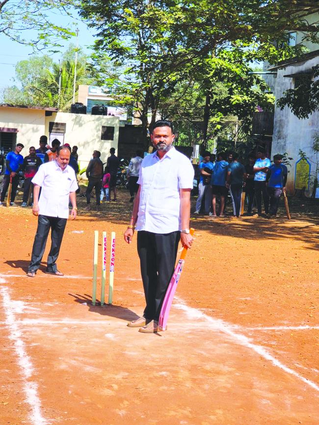 ಎಂಎಲ್‌ಸಿ ಟ್ರೋಫಿ ಕ್ರಿಕೆಟ್ ಪಂದ್ಯಾವಳಿಗೆ ಚನ್ನರಾಜ ಹಟ್ಟಿಹೊಳಿ ಚಾಲನೆ 