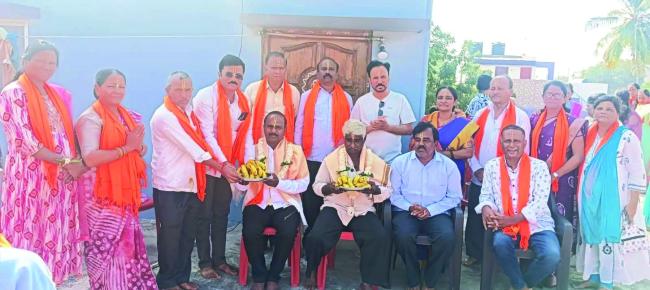 ಮದರ್ ತೆರೇಸಾ ಮಹಿಳಾ ಮಂಡಳದಿಂದ ಶಿವಾನಂದ ಇಟಗಿ ಮತ್ತು ಚನ್ನಪ್ಪ ಚನ್ನಳ್ಳಿ ಸನ್ಮಾನ