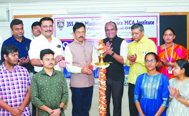 ವ್ಯಕ್ತಿತ್ವ ವಿಕಸನ ಕಲಿಕಾ ಸಾಮರ್ಥ್ಯವನ್ನು ಹೆಚ್ಚಿಸುತ್ತದೆ - ಡಾ. ಅಜಿತ ಪ್ರಸಾದ