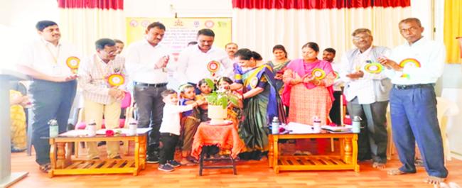 ಬಾಲ್ಯವಿವಾಹ ಪಿಡುಗನ್ನು ಸಮಾಜದಿಂದ ಹೋಗಲಾಡಿಸಲು ಪ್ರಾಮಾಣಿಕವಾಗಿ ಪ್ರಯತ್ನಸಿ: ಅಪರ್ಣಾ.ಎಂ.ಕೊಳ್ಳ