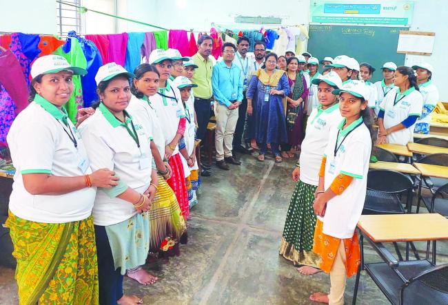 ಮಹಿಳೆಯರು ಸೃಜನಾತ್ಮಕ ಕೌಶಲ್ಯ ಬೆಳೆಸಿಕೊಳ್ಳಬೇಕು: ಗೀರೀಶ್‌.ವಿ ಕುಲಕರ್ಣಿ