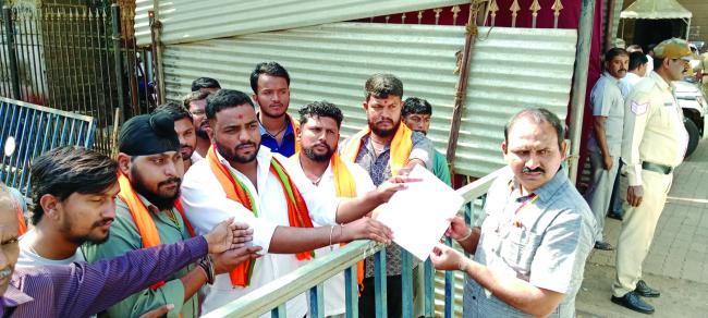 ಸಿದ್ದಲಿಂಗ ಸ್ವಾಮಿಗೆ ಭದ್ರತೆ ನೀಡಬೇಕೆಂದು ಹಾಗು ಕೋಲೆ ಸಂಚು ರೂಪಿಸಿದ ವ್ಯಕ್ತಿ ಬಂಧನಕ್ಕೆ ಆಗ್ರಹಿಸಿ
