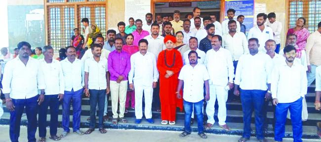 ಹಲ್ಲೆಗೊಳಗಾದ ಸಿದ್ದು ಬೋವಿಗೆ ಸೂಕ್ತ ಪರಿಹಾರ ನೀಡಬೇಕು:  ಇಮ್ಮಡಿ ಶ್ರೀಸಿದ್ದರಾಮೇಶ್ವರ ಶ್ರೀಗಳು