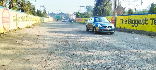10 ವರ್ಷಗಳಿಂದ ಹದಗೆಟ್ಟ ರಸ್ತೆಗಳಿಗಿಲ್ಲ ಡಾಂಬರಿಕರಣ ಭಾಗ್ಯ  ಜನಪ್ರತಿನಿಧಿ, ಅಧಿಕಾರಿಗಳಿಗೆ ಜನರ ಹಿಡಿಶಾಪ : ಹೊಲಗದ್ದೆಗಳಂತಾದ ಪಟ್ಟಣದ ಪ್ರಮುಖ ರ‌್ತಸೆಗಳು