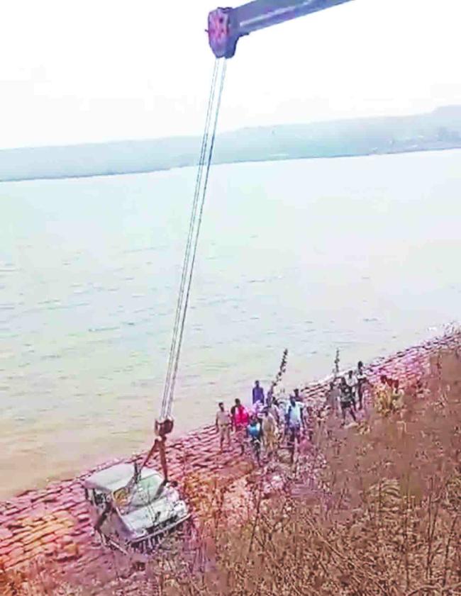 ಘಟಪ್ರಭಾ ನದಿಗೆ ಕಾರು ಬಿದ್ದು : ಓರ್ವ ಸಾವು 