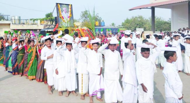 ಸಿದ್ಧೆಶ್ವರ ಶ್ರೀಗಳು ಸತ್ಯದ ಅರಿವು ಮೂಡಿಸುವುದರ ಜತೆಗೆ ಜ್ಞಾನದ ಬೆಳಕು ತೋರಿಸಿದವರು 
