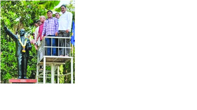 ಭೀಮ್‌ಕೋರೆಗಾಂವ್ ವಿಜಯೋತ್ಸವದ ಅಂಗವಾಗಿ ಡಾಽಽ ಬಾಬಾ ಸಾಹೇಬ್ ಅಂಬೇಡ್ಕರ್ ಪುತ್ಥಳಿಗೆ ಮಾಲಾರೆ​‍್ಣ ಮಾಡಿ ವಿಜಯೋತ್ಸವ ಆಚರಿಸಿದ ಕುರಿತು