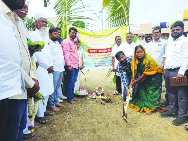 ಅಲ್ಪಸಂಖ್ಯಾತರ ಕಾಲೊನಿಗಳಲ್ಲಿ ಸಿಸಿ ರಸ್ತೆ, ವಿವಿಧ ಕಾಮಗಾರಿಗೆ ಭೂಮಿಪೂಜೆ