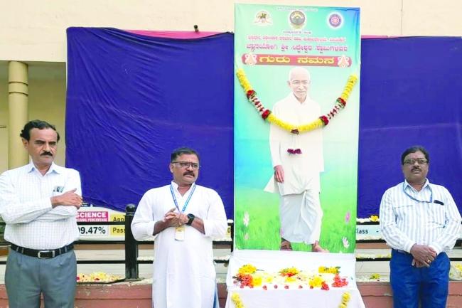 ಜ್ಞಾನಯೋಗಿ ಶ್ರೀ ಸಿದ್ದೇಶ್ವರ ಸ್ವಾಮಿಗಳಿಗೆ ಗುರುನಮನ