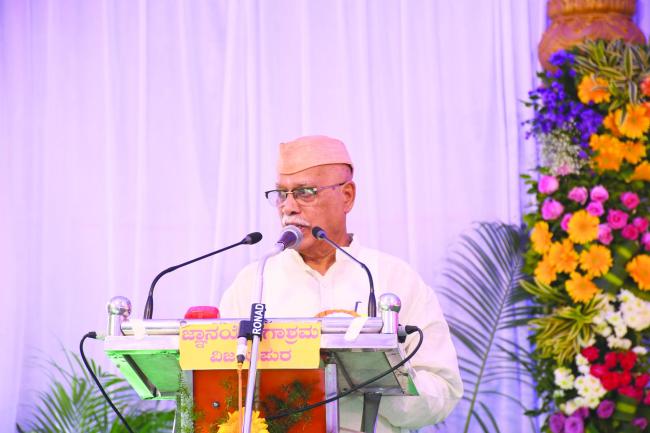 ಮಾಜಿ ಶಾಸಕ ಹಾಗೂ ಲೋಕ ಶಿಕ್ಷಣ ಟ್ರಸ್ಟ್ನ ಧರ್ಮದರ್ಶಿಗಳಾದ ಡಿ.ಆರ್‌.ಪಾಟೀಲ ಶ್ರೀ ಸಿದ್ಧೇಶ್ವರ ಸ್ವಾಮೀಜಿಗಳ ಗುರುನಮನ ಮಹೋತ್ಸವ ಕಾರ್ಯಕ್ರಮ