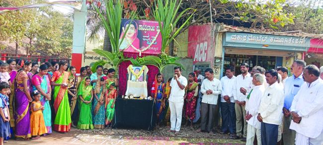 ಸಾವಿತ್ರಿ ಬಾಯಿ ಫುಲೆ ಅವರ ವೃತ್ತದಲ್ಲಿ ಹಮ್ಮಿಕ್ಕೊಂಡ ಸಾವಿತ್ರಿ ಬಾಯಿ ಫುಲೆ ಅವರ 194 ನೇ ಜಯಂತ್ಯೋತ್ಸವ ಆಚರಣೆ