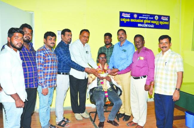 ಪತ್ರಕರ್ತ ಹನುಮಾನಸಿಂಗ್ ಜಮಾದಾರ ಅವರಿಗೆ ಸನ್ಮಾನ