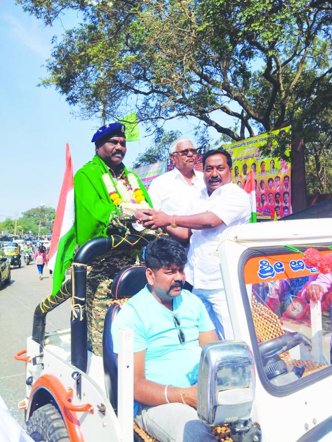 ನಿವೃತ್ತ ಯೋಧನಿಗೆ ಅದ್ಧೂರಿ ಸ್ವಾಗತ